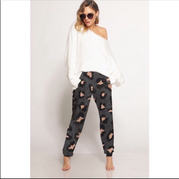 LAST ONE! Leopard Print Joggers with Pockets - Picture 2 of 2